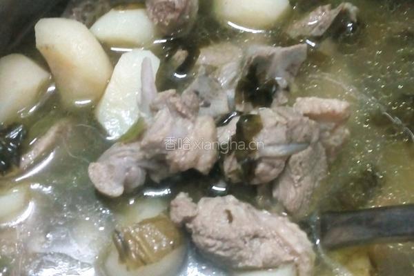 荸荠酸菜鸭肉汤的做法图解5
