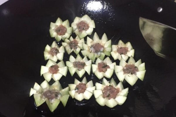 皇冠酿茄子的做法图解3