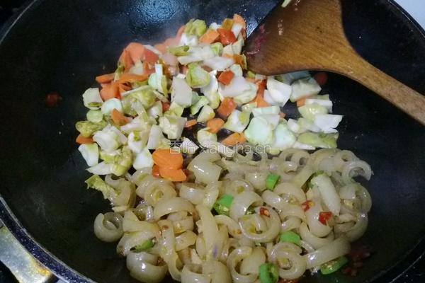泡菜炒猪皮的做法图解7