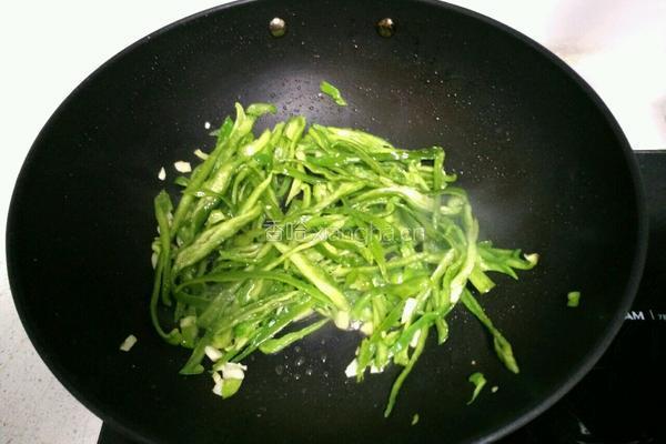青椒炒鸡丝的做法图解8