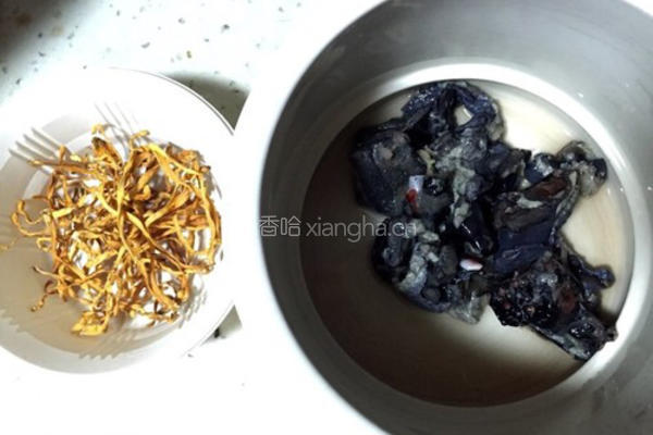 虫草花枸杞炖乌鸡汤的做法图解1