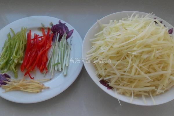 酸辣土豆丝的做法图解1