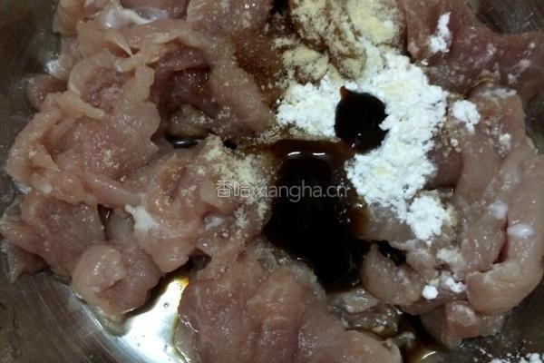 瘦肉炒蘑菇的做法图解3