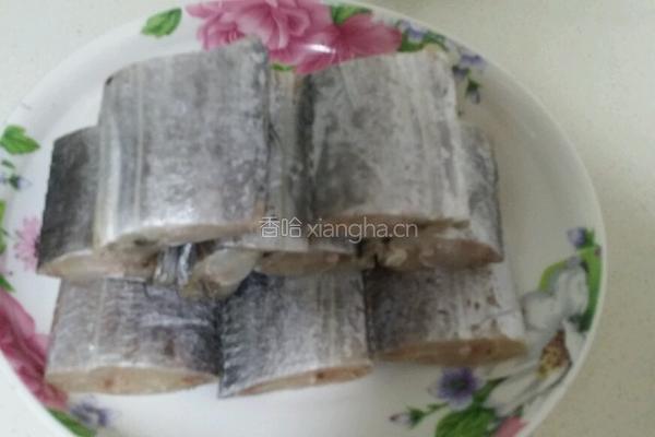 糖醋带鱼的做法图解1