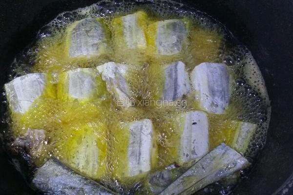 糖醋带鱼的做法图解2