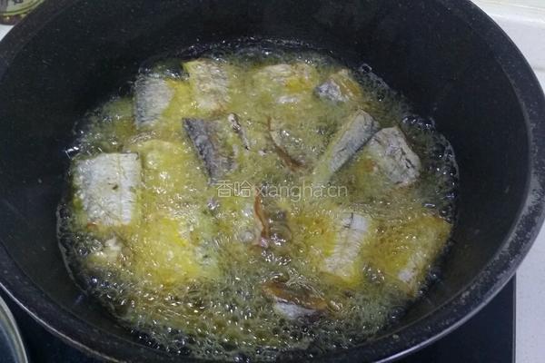 糖醋带鱼的做法图解3