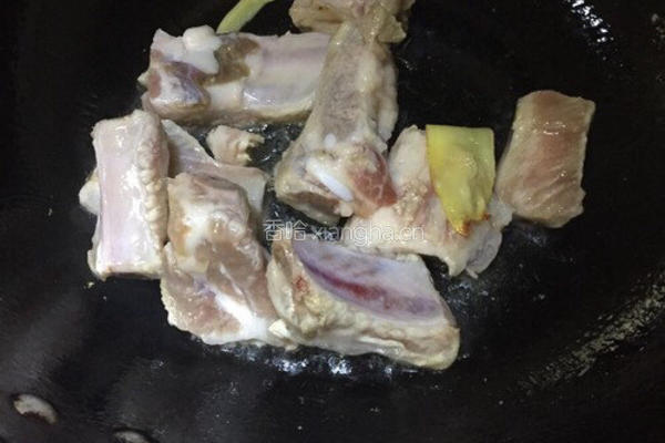胡萝卜板栗排骨的做法图解5