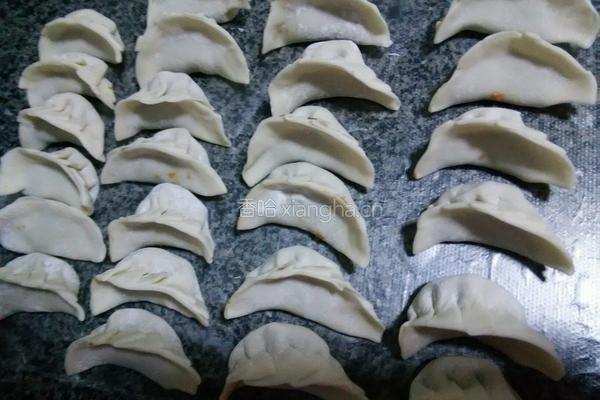 牛肉胡萝卜馅饺子的做法图解7