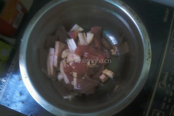 肉片炒莴笋的做法图解1