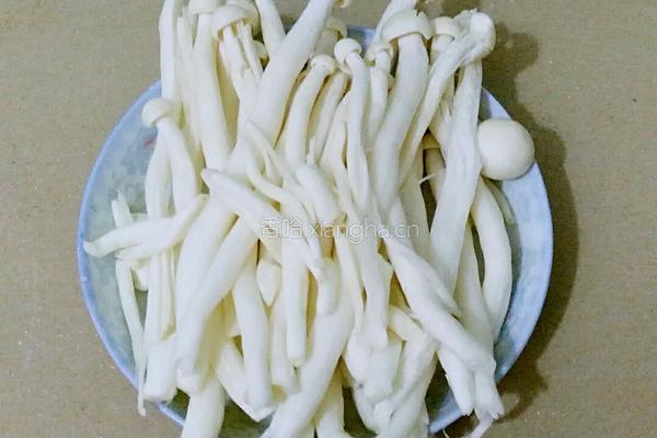 白玉菇猪杂汤的做法图解1