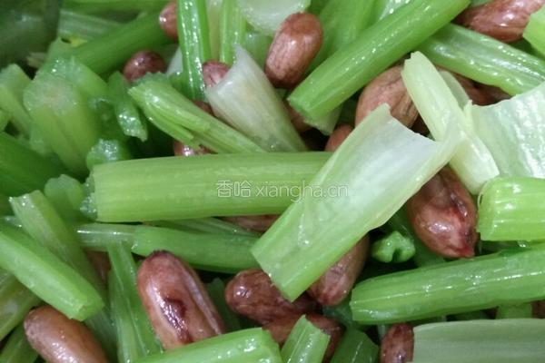 西芹花生的做法图解5