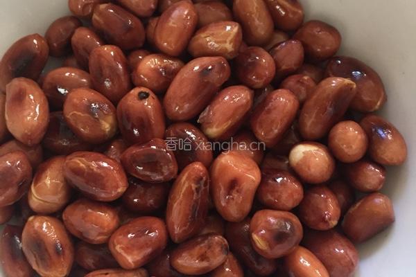 红椒油花生的做法图解1