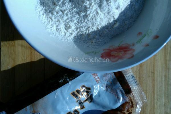 豆沙馅麻花的做法图解1