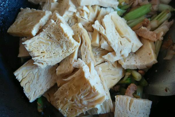 冻豆腐蒜苗炒肉的做法图解10
