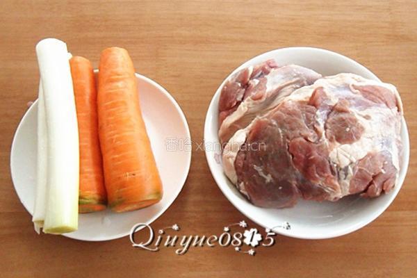 胡萝卜羊肉馅饺子的做法图解1