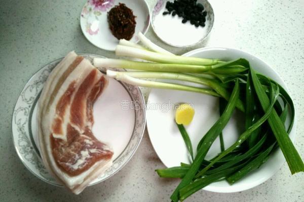 生爆盐煎肉的做法图解1