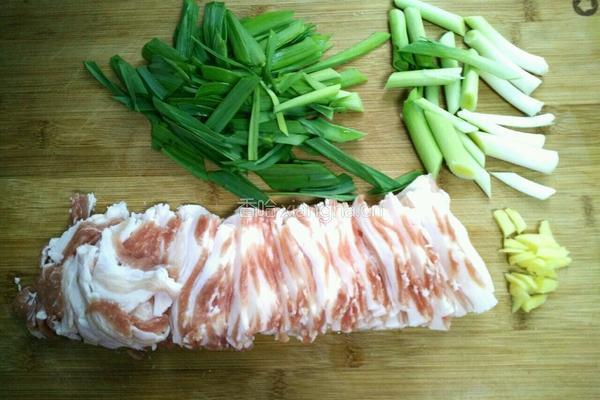 生爆盐煎肉的做法图解2