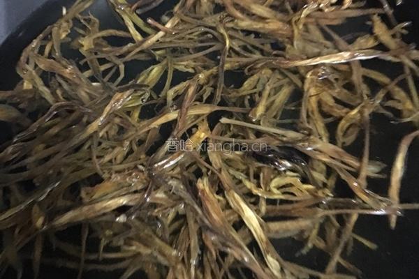 黄花菜干烧肉的做法图解2