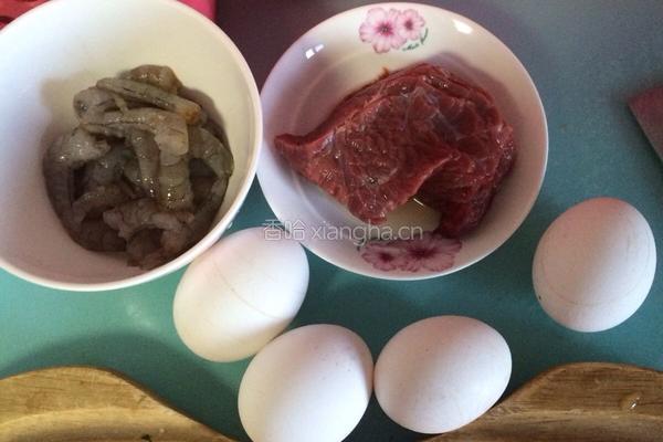 牛肉粒虾仁鸡蛋羹的做法图解1