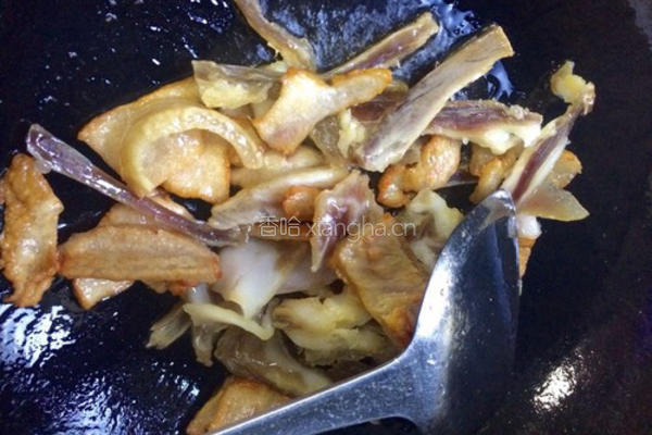 大蒜炒腊肉的做法图解7