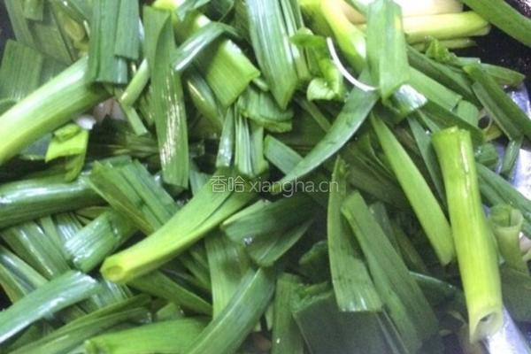 大蒜炒腊肉的做法图解9