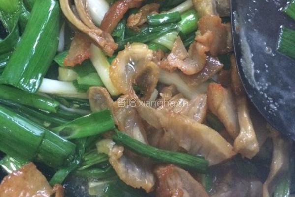 大蒜炒腊肉的做法图解10