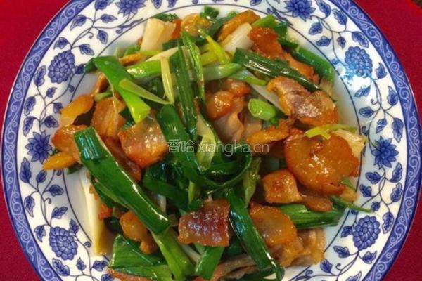 大蒜炒腊肉的做法图解12