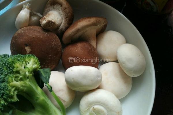 素炒双姑 白灼花耶菜的做法图解1