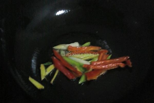 鱿鱼炒菜花的做法图解3