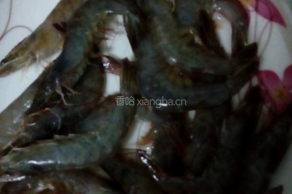 茄汁开背虾的做法图解1
