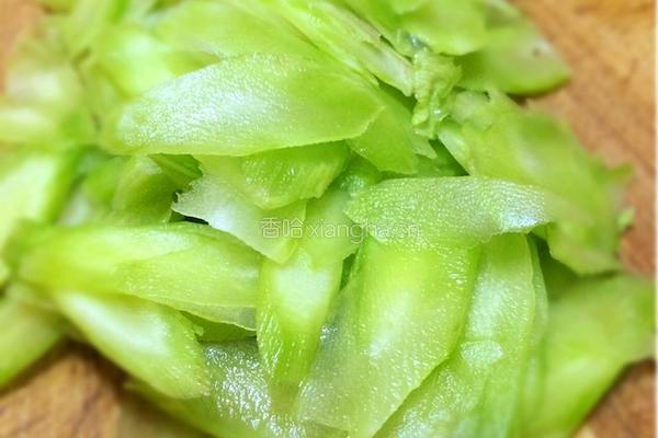 莴笋嫩滑肉片的做法图解1