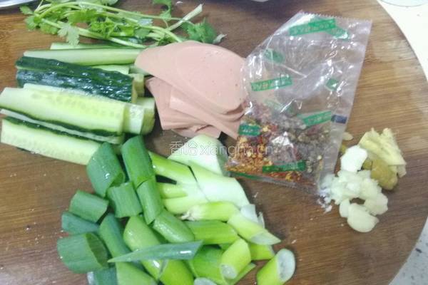 酸菜鱼的做法图解1