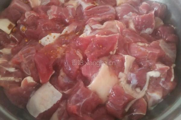 香辣牛肉粒的做法图解1