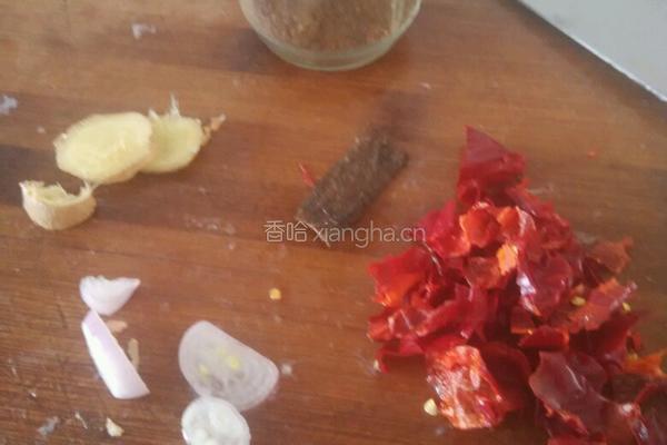 香辣牛肉粒的做法图解2