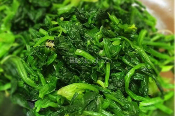 梅干拌菠菜的做法图解1