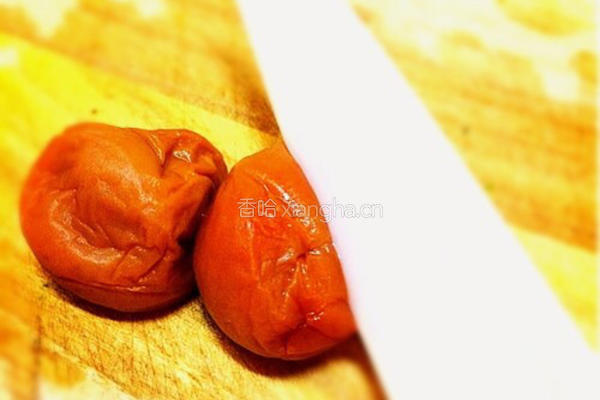 梅干拌菠菜的做法图解2