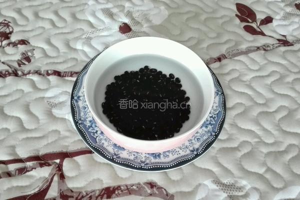 红枣白萝卜黑豆汤的做法图解2