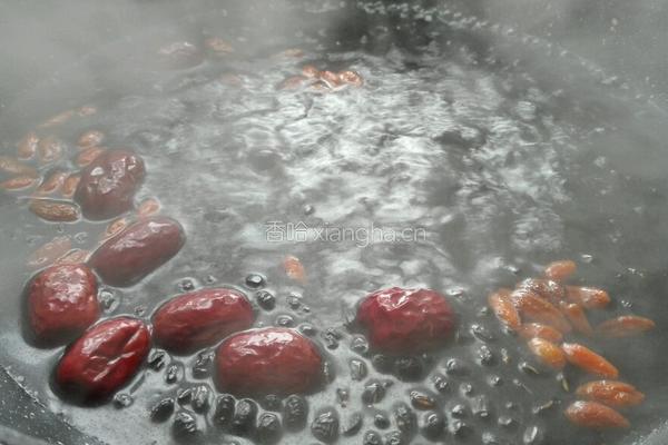 红枣白萝卜黑豆汤的做法图解5