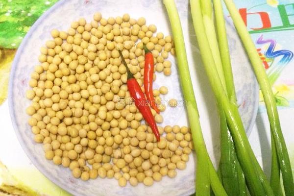 香辣小金豆的做法图解1