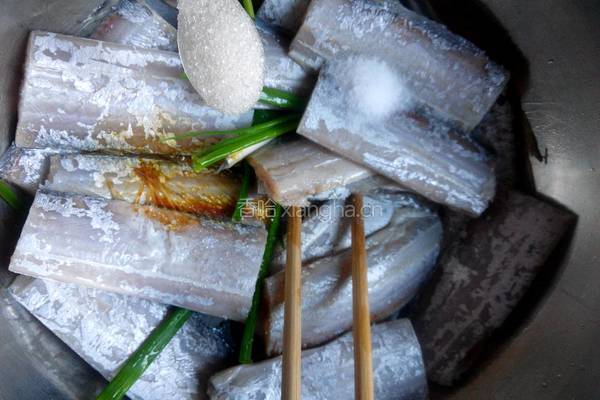 香酥带鱼的做法图解2