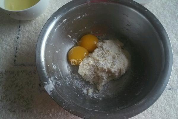 拔丝空心琉璃丸子的做法图解3