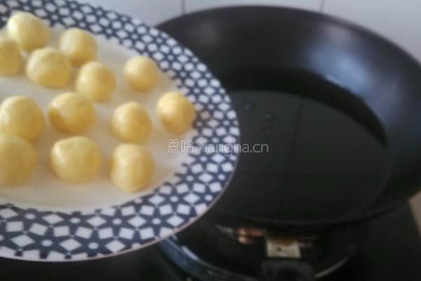 拔丝空心琉璃丸子的做法图解6