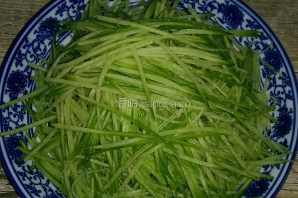 糖醋萝卜丝的做法图解3