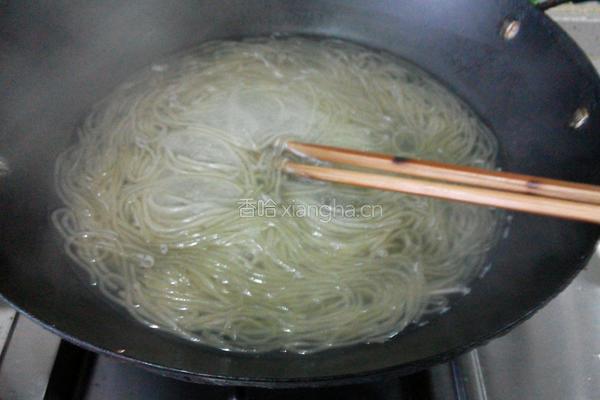 蒜苗拌粉条的做法图解2