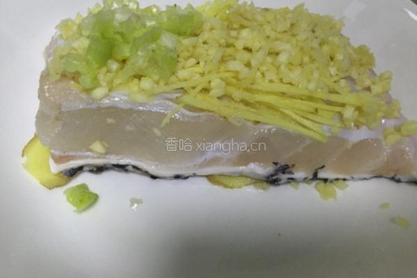 清蒸龙胆石斑鱼的做法图解3