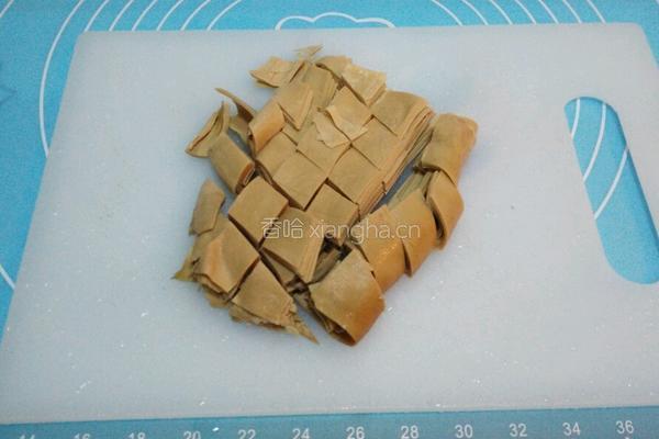八宝豆豉粉蒸排骨的做法图解2