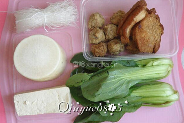 白萝卜炖豆腐小砂锅的做法图解1