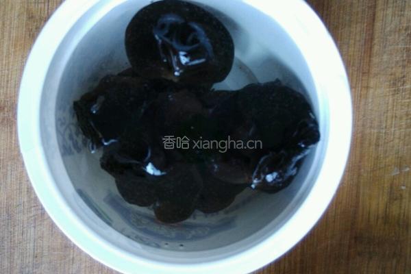 南瓜木耳糯米粥的做法图解2