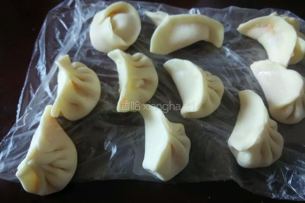 宝宝主食胡罗卜肉馅水饺的做法图解4