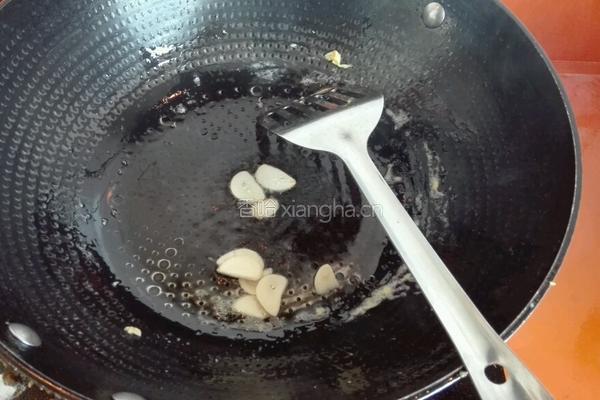 鸡蛋炒茼蒿的做法图解4